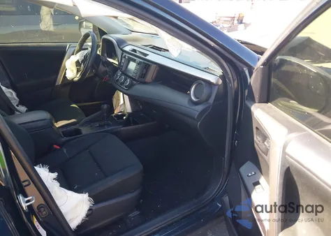 2017 Toyota Rav4 Le z USA, uszkodzony, nr VIN JTMBFREV2HJ709809